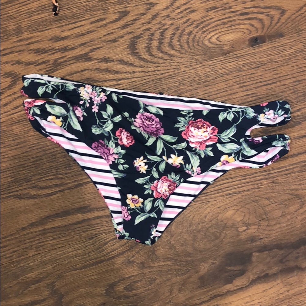 Reversible bikini bottoms